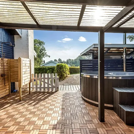 With Hot Tub In A Scenic Retreat